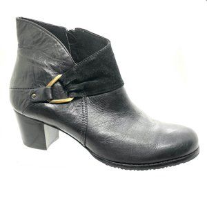 Elites by Walking Cradles Women’s Ankle Boot in black leather size 10